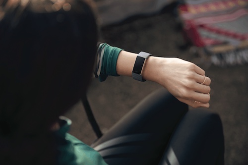 Fitbit Charge3 智能手环 2018款 7天续航– 8折优惠！